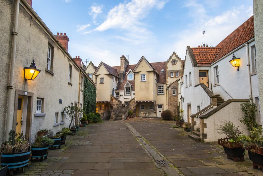 White Horse Close