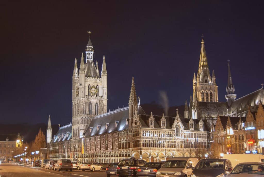 Belfry and Cloth Hall (Belfort en Lakenhalle)