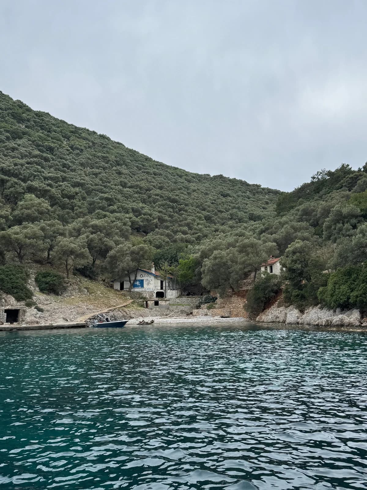 Hidden Coastal Destinations Best Explored by Boat