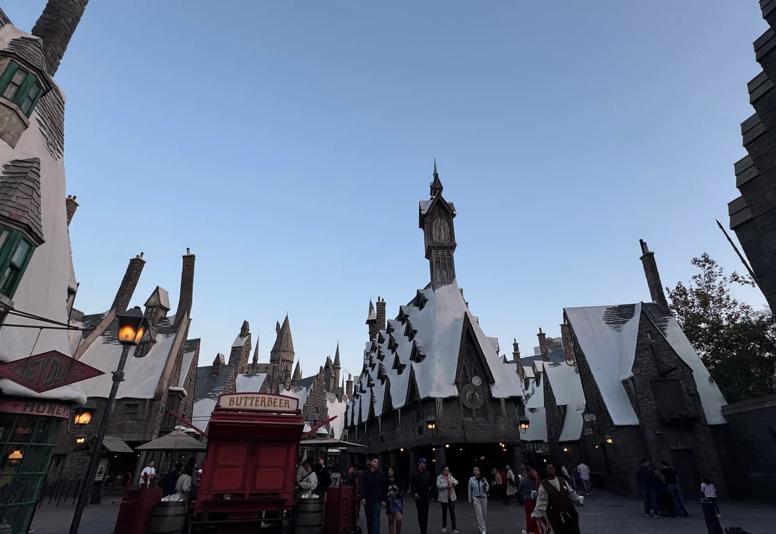 How to Ensure a Stress-Free Journey from Airport to Theme Park for Families