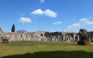 Visit Pompeii & Herculaneum