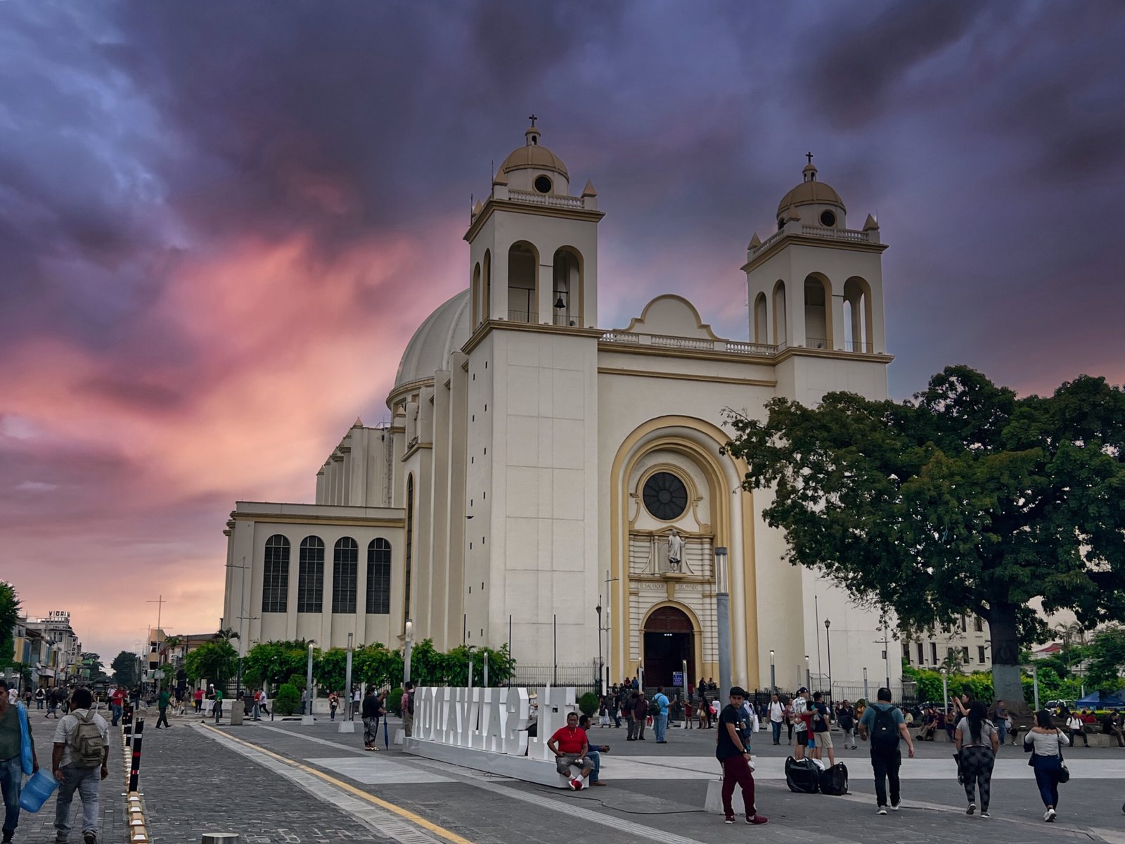 Metropolitan cathedral of san salvador (catedral metropolitana)