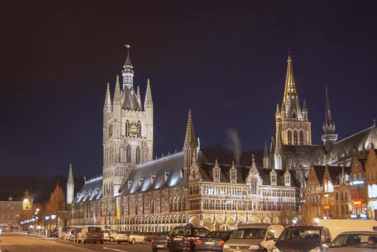Belfry and cloth hall (belfort en lakenhalle)