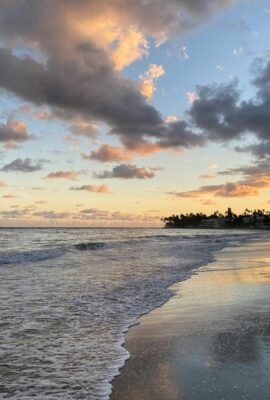 Waves kissing the shoreline