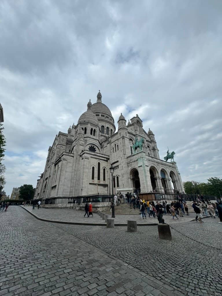 The iconic sacré-cœur basilica.