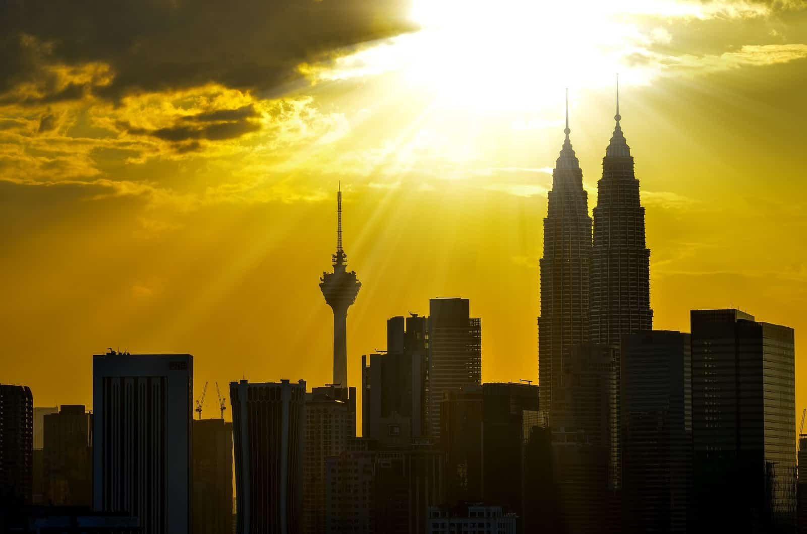 Destinations on a Budget: Jaipur, Kuala Lumpur, and Karachi Adventures