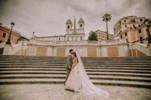 Elegant wedding party ideas inspired by travel destinations