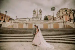 Elegant wedding party ideas inspired by travel destinations