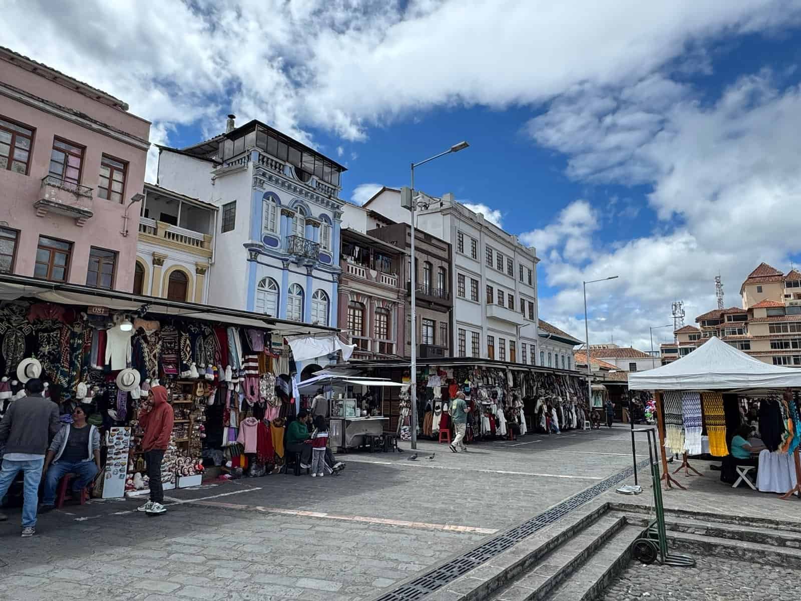 Plaza San Francisco Cuenca Ecuador
