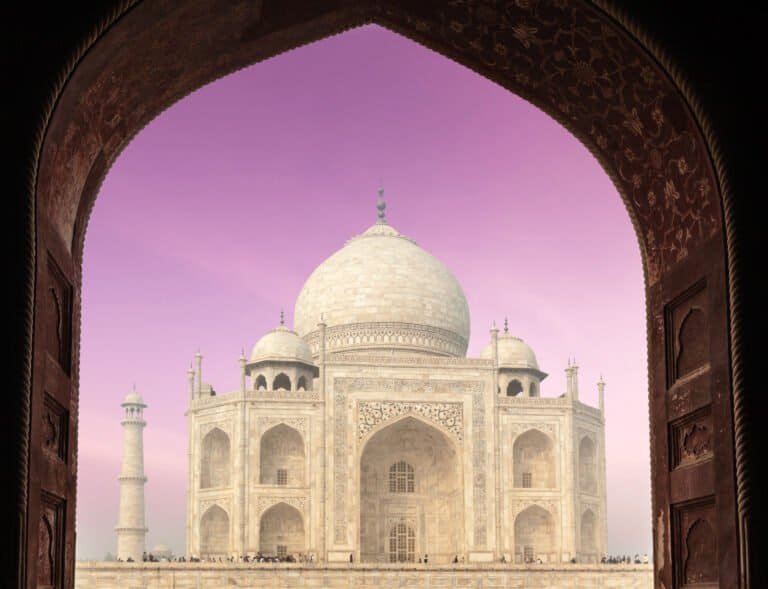 Discover the taj mahal with an exclusive day tour package