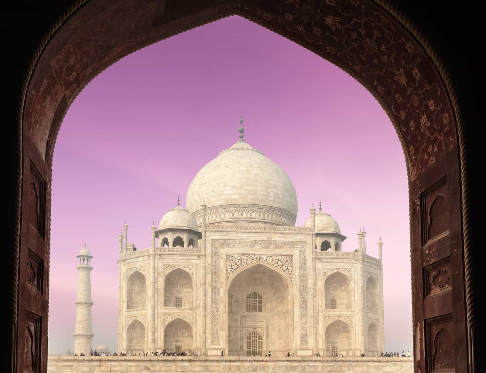 Discover the Taj Mahal with an Exclusive Day Tour Package