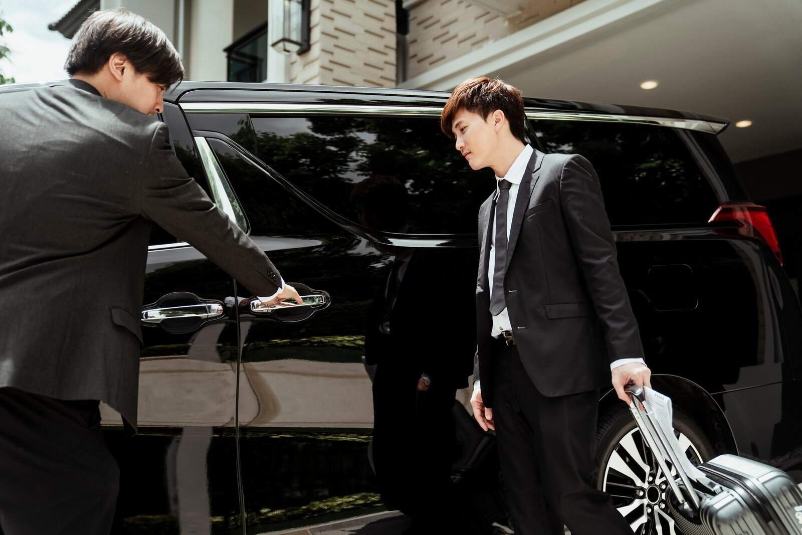 Luxury Travel Made Easy: Choosing the Right Chauffeur Service in Portsmouth