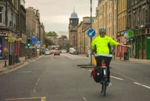 Essential Protective Cycling Gear for Safe Urban Commuting