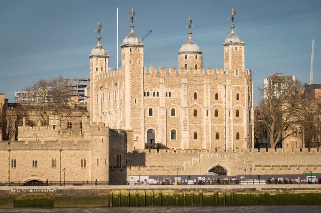 9 Must-See Famous British Landmarks in London for History-Loving Students